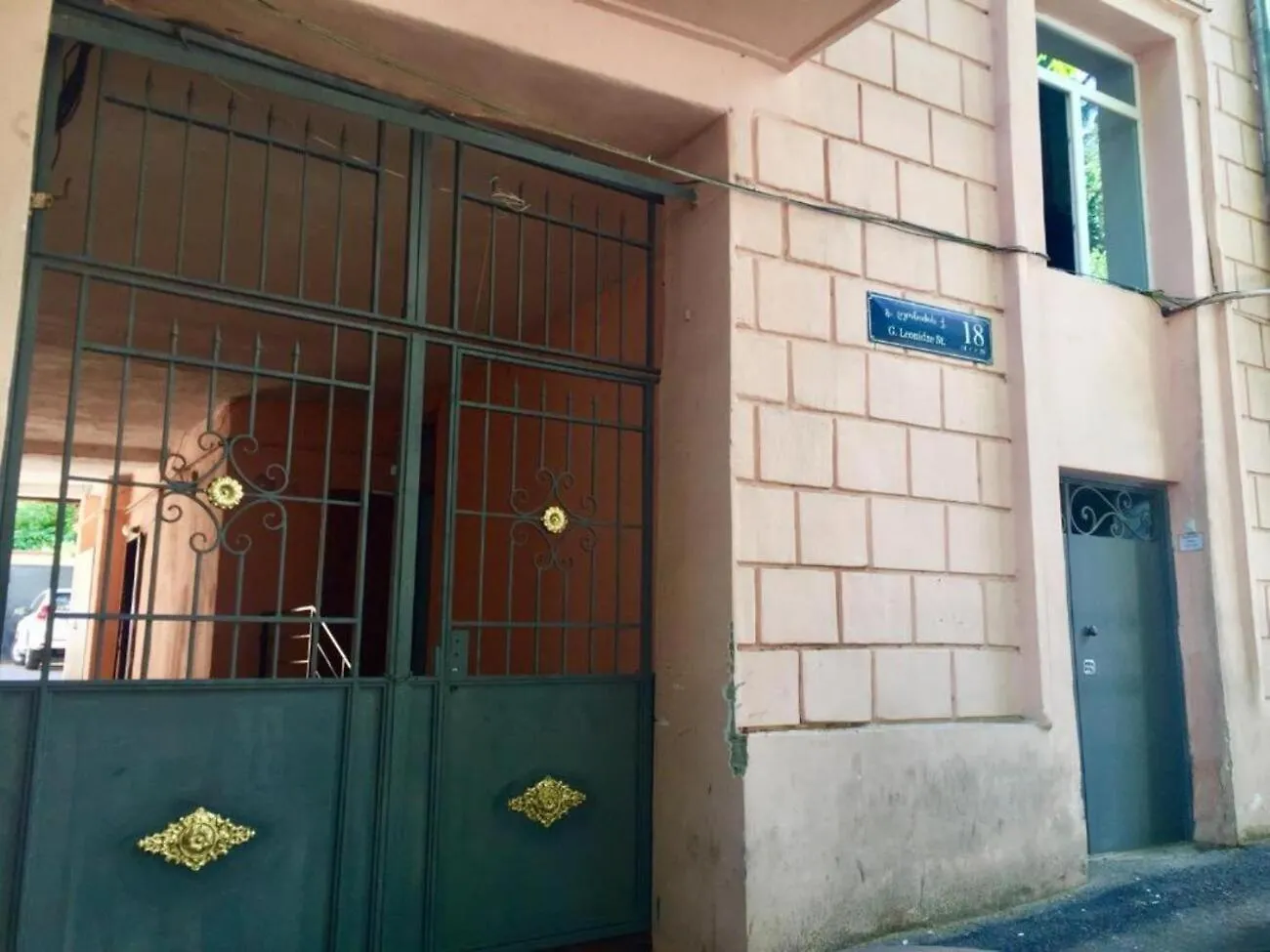 Old Tbilisi Apartment 0*,
